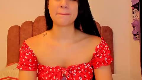 Snapshot of laura_soe chatting on 07.25.26 LAURA SOE online show from 07.25.26