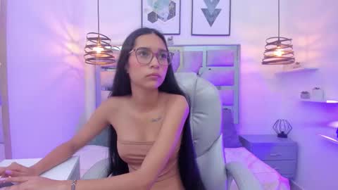 laura stuar online show from 11.14.25