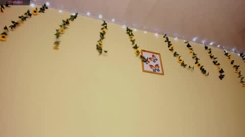 Snapshot of laura_summer chatting on 09.13.25 laura_summer online show from 09.13.25