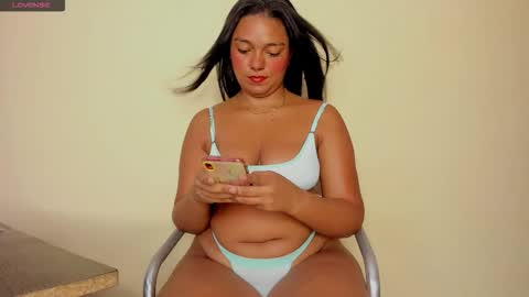 Snapshot of laura_summer chatting on 09.25.25 laura_summer online show from 09.25.25