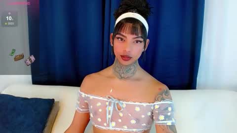 Snapshot of laura_sweet7 chatting on 10.18.25 Laura online show from 10.18.25
