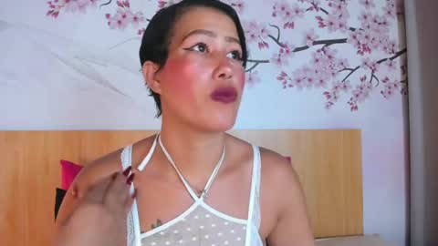 Snapshot of laura_torress chatting on 06.27.26 Laura online show from 06.27.26