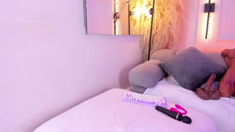 LauraCarther  online show from 08.03.26