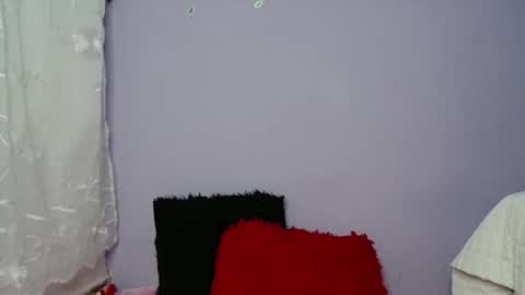 Snapshot of lauracb_ chatting on 01.01.25 lauracb          online show from 01.01.25