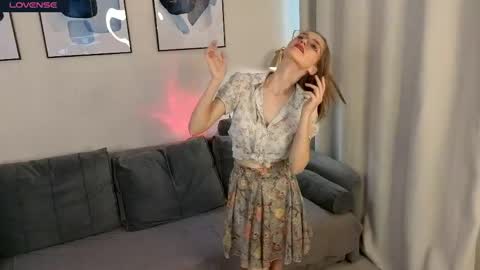 Snapshot of lauracollins__ chatting on 05.11.26 May online show from 05.11.26