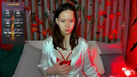 Snapshot of lauraellinss chatting on 11.01.25 Laura online show from 11.01.25