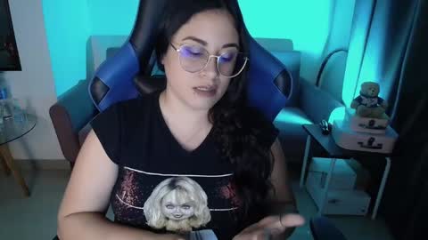 Snapshot of laurahawkes chatting on 12.15.24 laura online show from 12.15.24