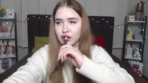 LauraHlot online show from 01.19.25