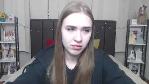 LauraHlot online show from 10.18.25