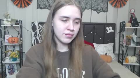 LauraHlot online show from 11.10.25