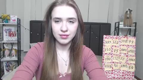 LauraHlot online show from 11.19.25