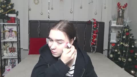 LauraHlot online show from 12.15.25