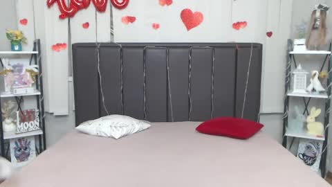 LauraHlot online show from 04.01.26