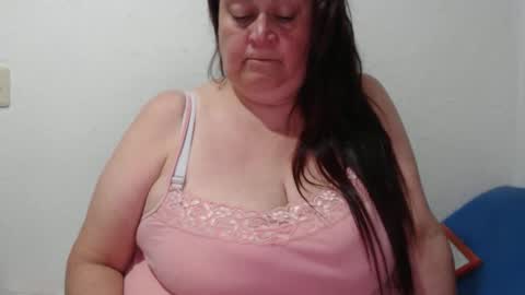 Snapshot of laurahotxx chatting on 11.06.25 LAURA online show from 11.06.25