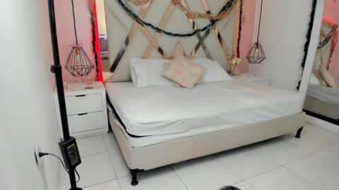 laura  online show from 12.18.25