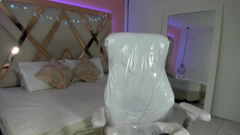 laura  online show from 01.05.26