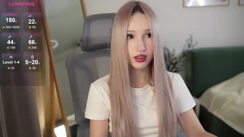 Snapshot of lauramusk chatting on 10.15.25 Laura online show from 10.15.25