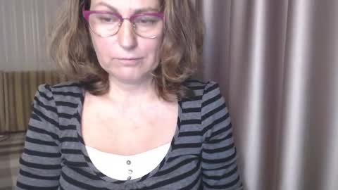Snapshot of lauraoven1 chatting on 12.12.24 Lauraoven1 online show from 12.12.24