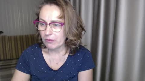 Snapshot of lauraoven1 chatting on 12.21.24 Lauraoven1 online show from 12.21.24