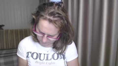Snapshot of lauraoven1 chatting on 12.27.24 Lauraoven1 online show from 12.27.24
