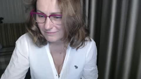 Snapshot of lauraoven1 chatting on 12.28.24 Lauraoven1 online show from 12.28.24