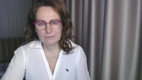 Snapshot of lauraoven1 chatting on 01.06.25 Lauraoven1 online show from 01.06.25