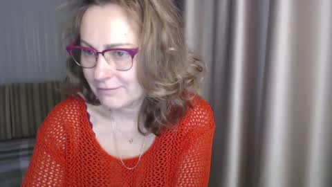 Snapshot of lauraoven1 chatting on 01.08.25 Lauraoven1 online show from 01.08.25