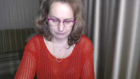 Snapshot of lauraoven1 chatting on 01.08.25 Lauraoven1 online show from 01.08.25