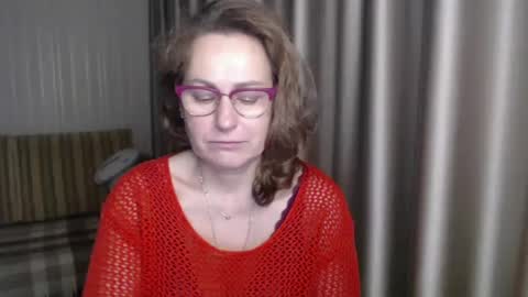 Snapshot of lauraoven1 chatting on 01.10.25 Lauraoven1 online show from 01.10.25