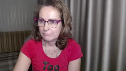 Snapshot of lauraoven1 chatting on 01.11.25 Lauraoven1 online show from 01.11.25