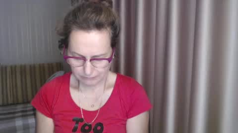 Snapshot of lauraoven1 chatting on 01.12.25 Lauraoven1 online show from 01.12.25