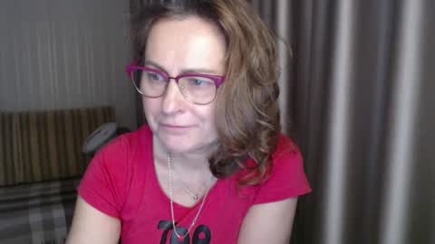 Snapshot of lauraoven1 chatting on 01.12.25 Lauraoven1 online show from 01.12.25
