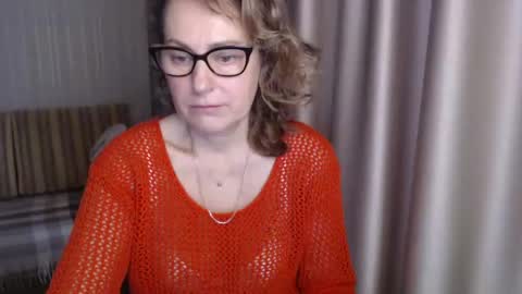 Snapshot of lauraoven1 chatting on 01.19.25 Lauraoven1 online show from 01.19.25