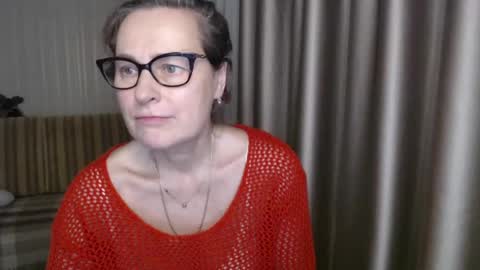 Snapshot of lauraoven1 chatting on 02.09.25 Lauraoven1 online show from 02.09.25