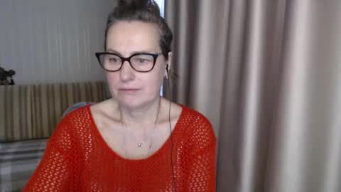 Snapshot of lauraoven1 chatting on 02.10.25 Lauraoven1 online show from 02.10.25