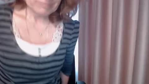Snapshot of lauraoven1 chatting on 02.14.25 Lauraoven1 online show from 02.14.25