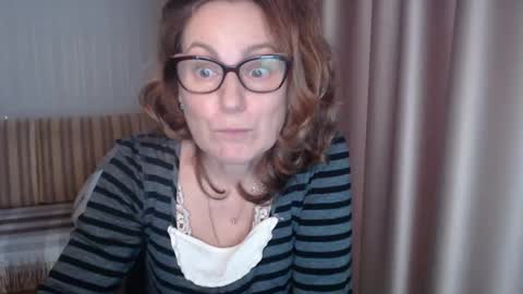 Snapshot of lauraoven1 chatting on 02.14.25 Lauraoven1 online show from 02.14.25
