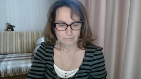 Snapshot of lauraoven1 chatting on 02.21.25 Lauraoven1 online show from 02.21.25