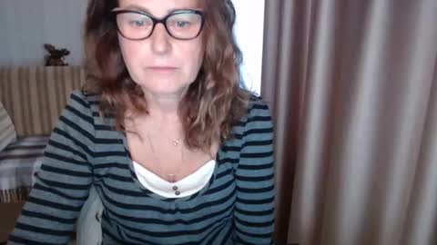 Lauraoven1 online show from 10.25.25