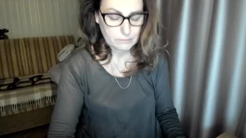 Snapshot of lauraoven1 chatting on 12.20.25 Lauraoven1 online show from 12.20.25