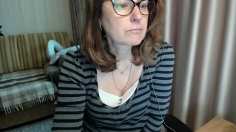 Snapshot of lauraoven1 chatting on 06.03.26 Lauraoven1 online show from 06.03.26