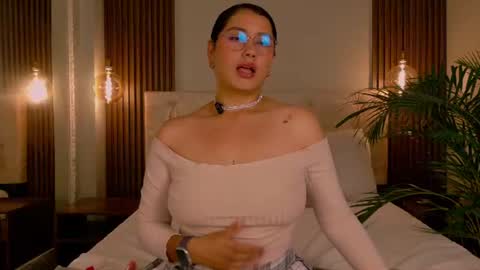 Snapshot of lauraruiz1 chatting on 07.19.26 Aleja online show from 07.19.26