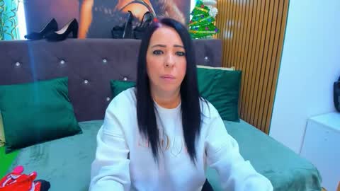 Laura online show from 12.23.25