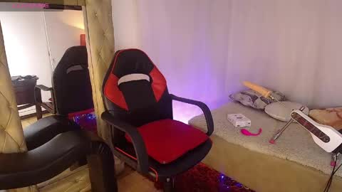 Laura Sofia online show from 04.21.26