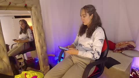 Snapshot of laurasofia45 chatting on 04.28.26 Laura Sofia online show from 04.28.26