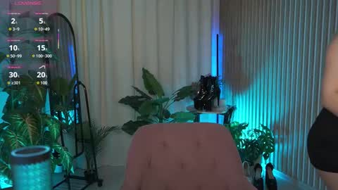  Laura  online show from 09.20.25