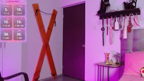 Snapshot of laureen_brown chatting on 10.31.25 Laura online show from 10.31.25