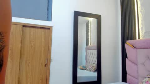 Laurem online show from 11.12.25