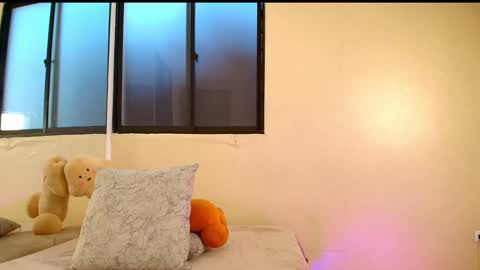 Snapshot of lauren_gil_ chatting on 01.14.25    1      online show from 01.14.25