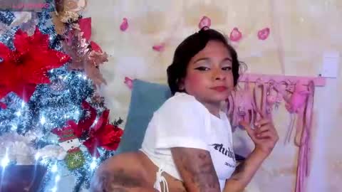 Snapshot of lauren_hills7069 chatting on 12.11.24 Lauren online show from 12.11.24